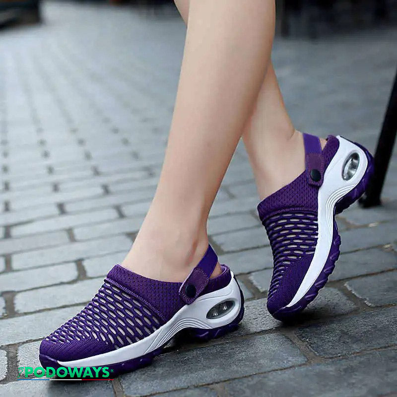 Sandale Orthopédique de longue marche, coloris violet portée en extérieur