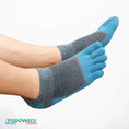 Charger l'image dans la visionneuse de la galerie, Chaussettes orthopédiques bleues  pour réduire les frottements et prévenir les brûlures, offrant un confort et un soutien supérieurs pour les pieds sensibles
