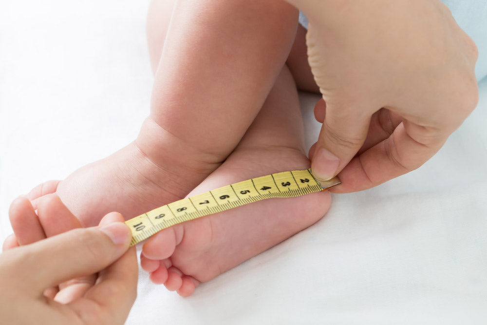 À quel âge chausser son bébé pour la première fois ?