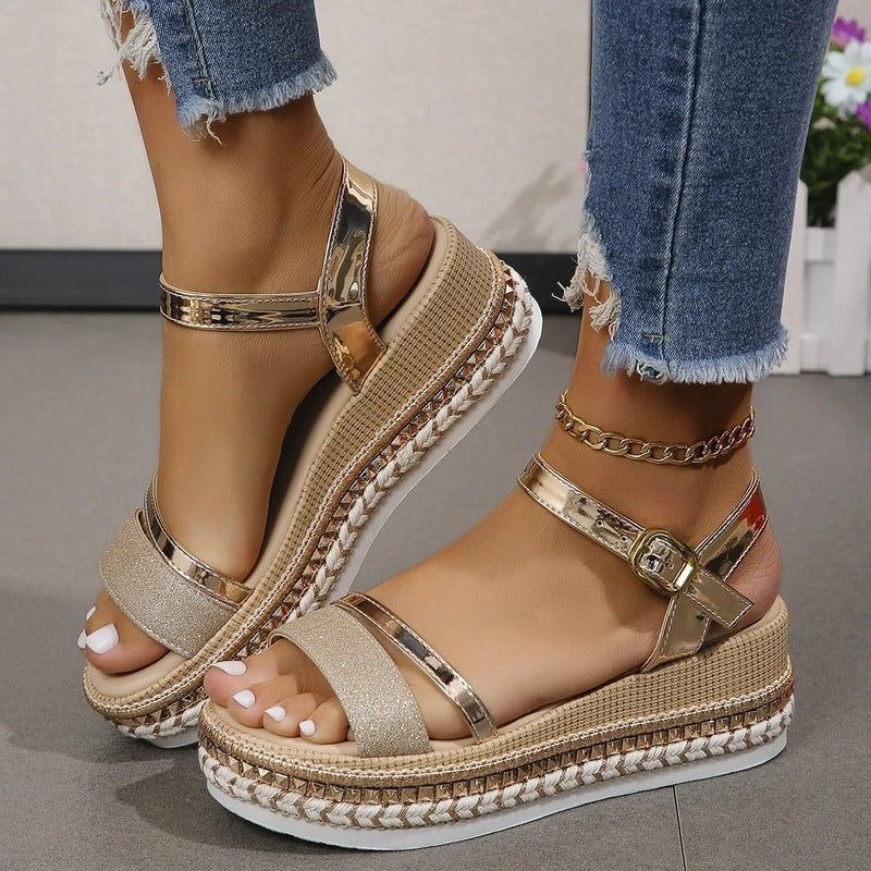 Sandales dorées pour pieds larges