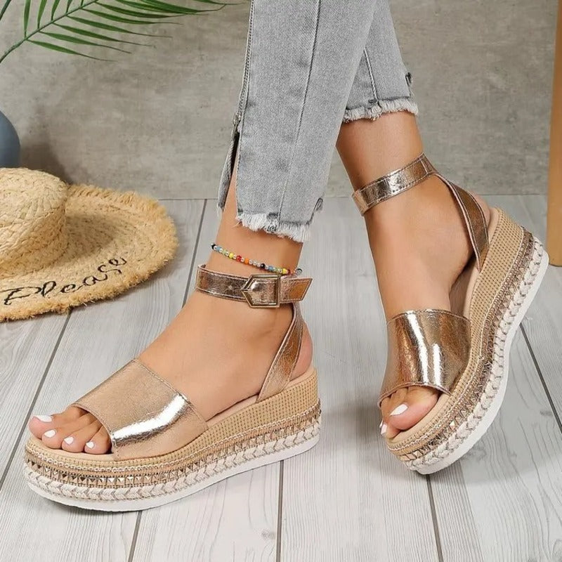 Sandales dorées pour pieds larges