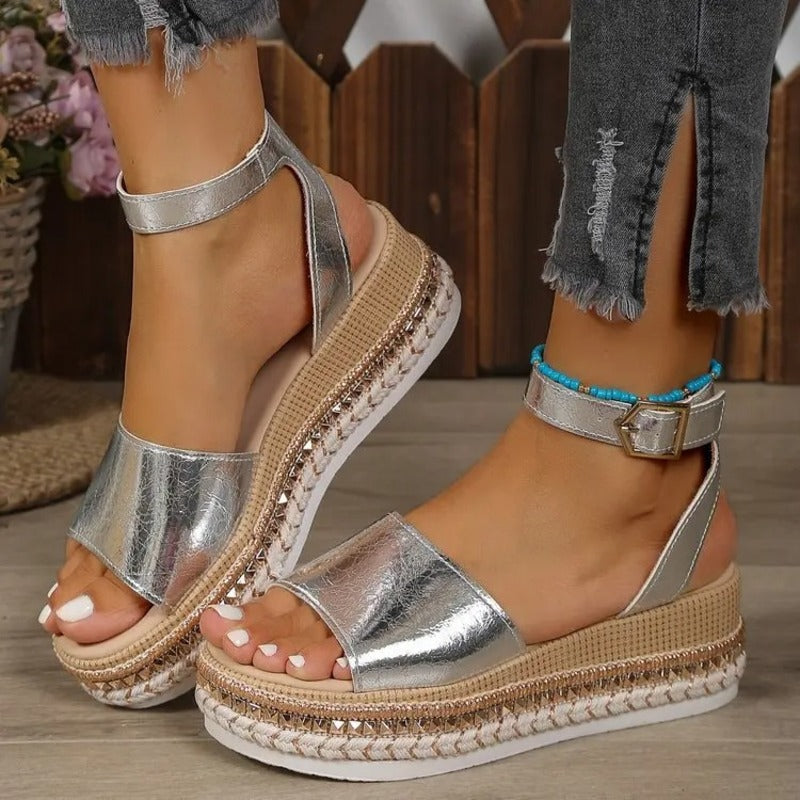 Sandales dorées pour pieds larges