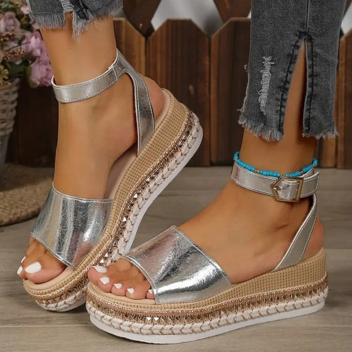 Sandales dorées pour pieds larges